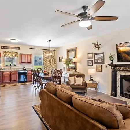 Bear Pass Is A 3 Bed 2 Bath Craftsman Style Home Located Within Walking Distance To Dt Gatlinburg Exterior photo