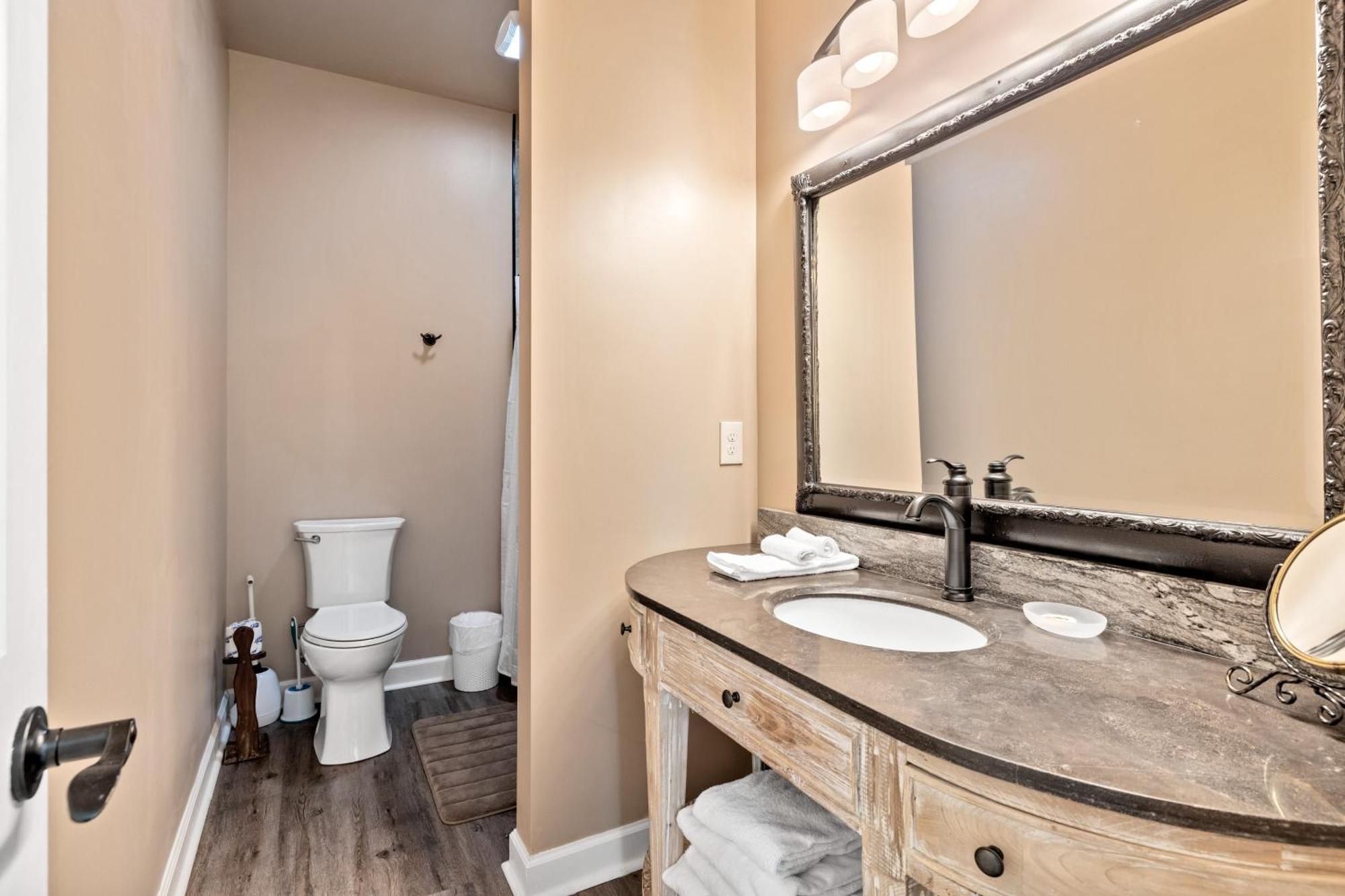 Casa de Férias Bear Pass Is A 3 Bed 2 Bath Craftsman Style Located Within Walking Distance To Dt