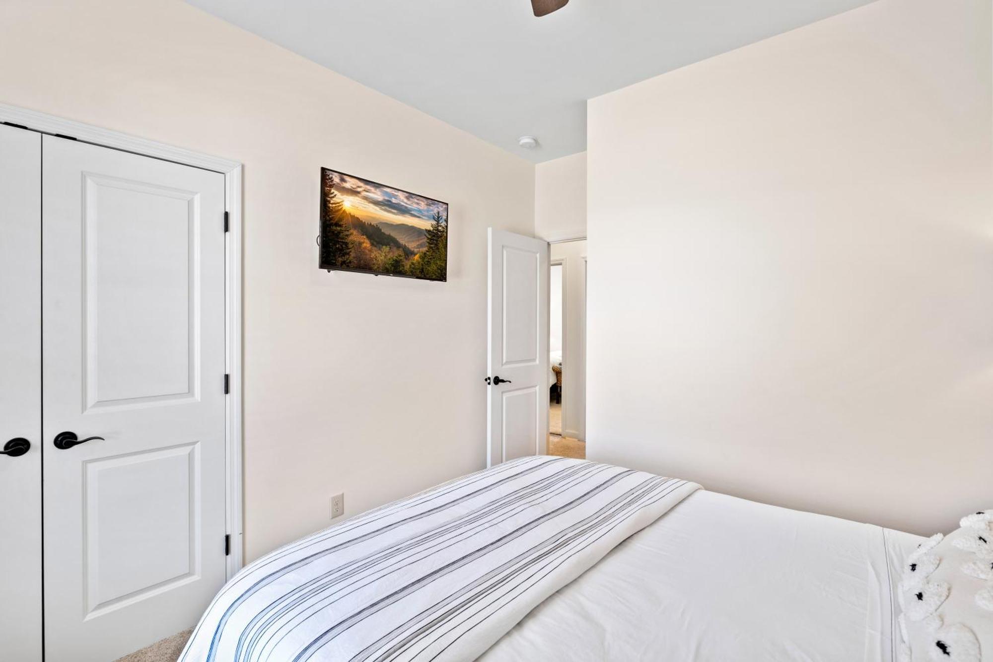 Casa de Férias Bear Pass Is A 3 Bed 2 Bath Craftsman Style Located Within Walking Distance To Dt *