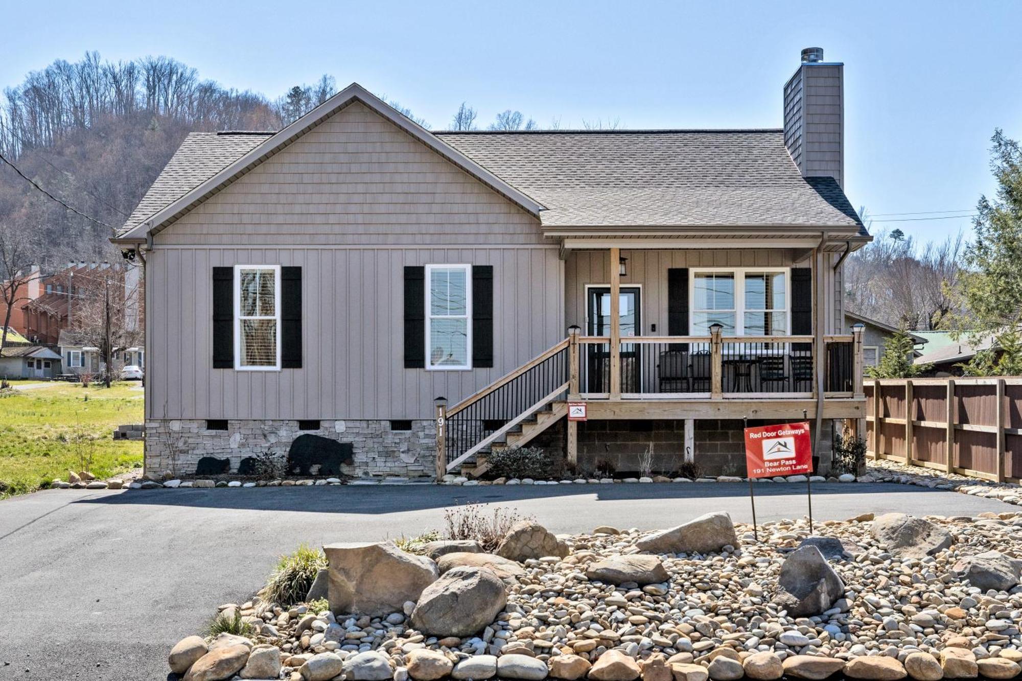 Casa de Férias Bear Pass Is A 3 Bed 2 Bath Craftsman Style Located Within Walking Distance To Dt Gatlinburg