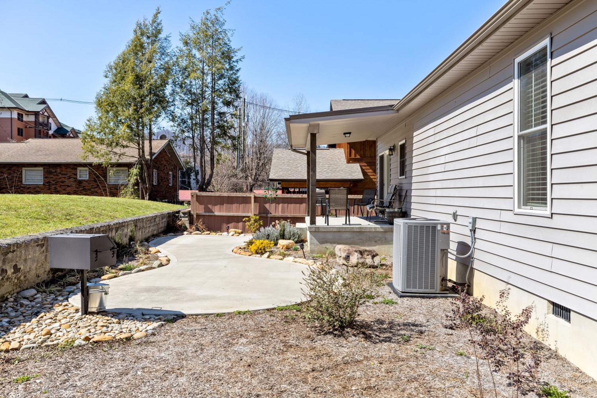 Bear Pass Is A 3 Bed 2 Bath Craftsman Style Located Within Walking Distance To Dt Casa de Férias