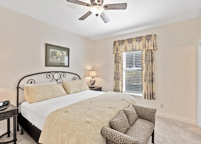 Bear Pass Is A 3 Bed 2 Bath Craftsman Style Home Located Within Walking Distance To Dt Gatlinburg