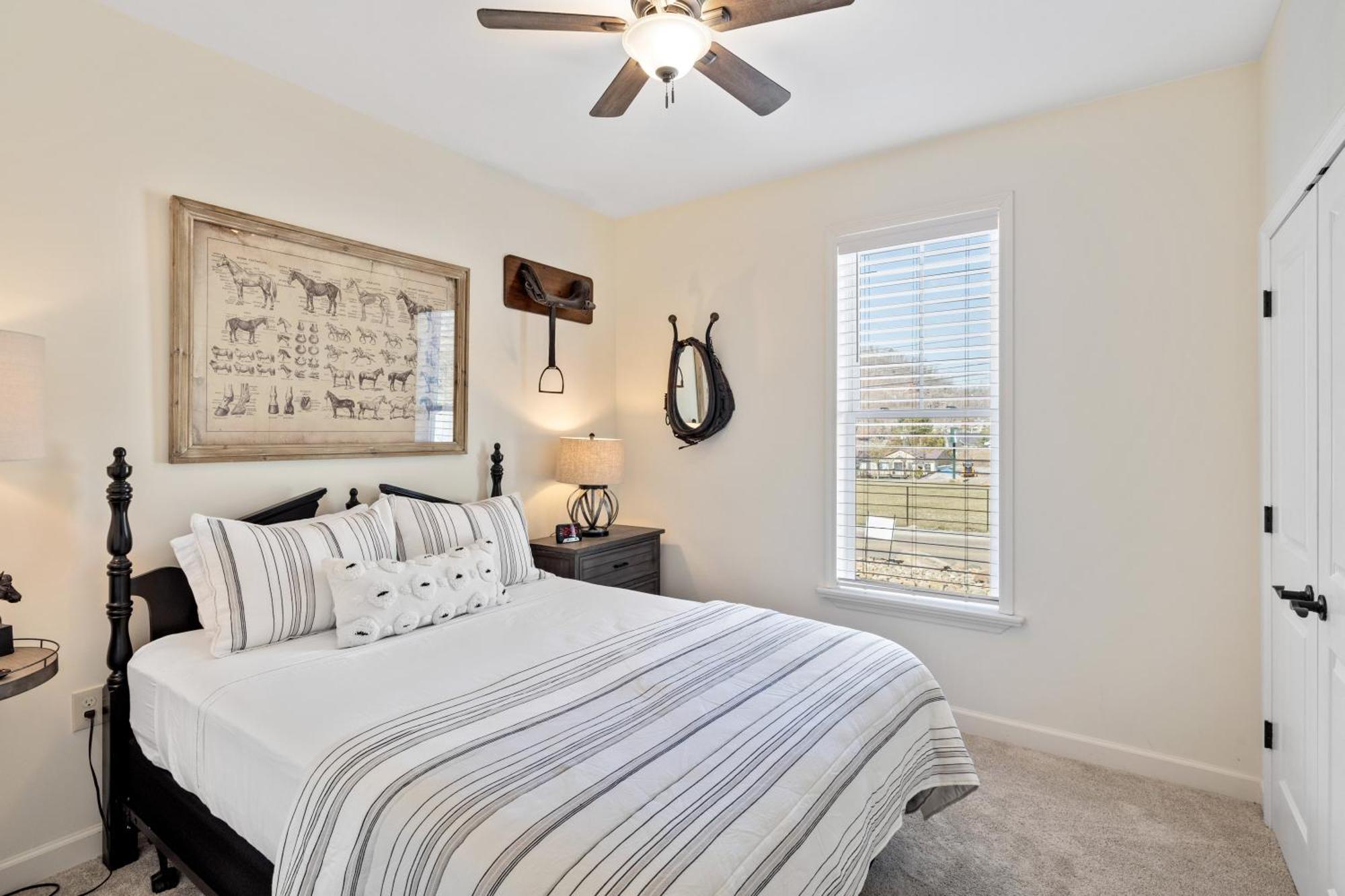 Bear Pass Is A 3 Bed 2 Bath Craftsman Style Located Within Walking Distance To Dt Gatlinburg